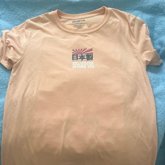 Super cute GSTR top! - Picture 1 of 4